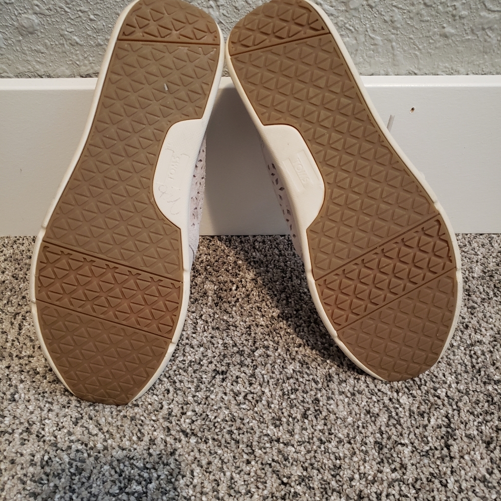 Toms - Picture 6 of 6
